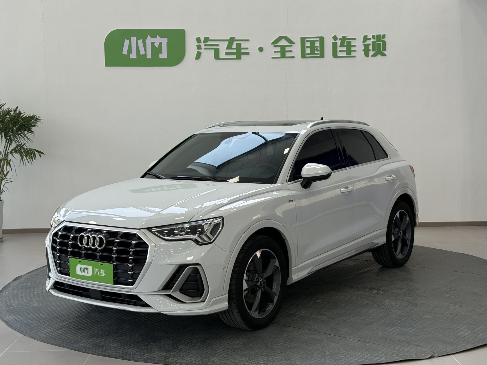 Audi Q3 2022 модель 35 TFSI стильная динамичная версия, стандарт страны VI