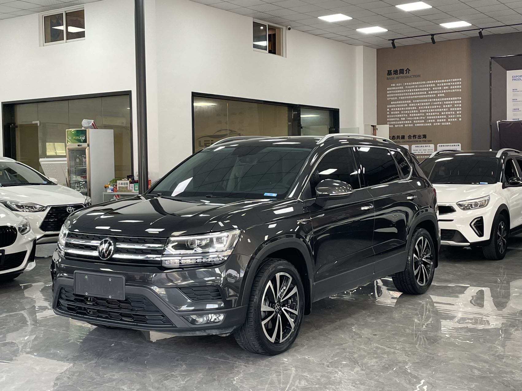 Volkswagen Tayron 2022, 280TSI, передний привод, люксовая версия