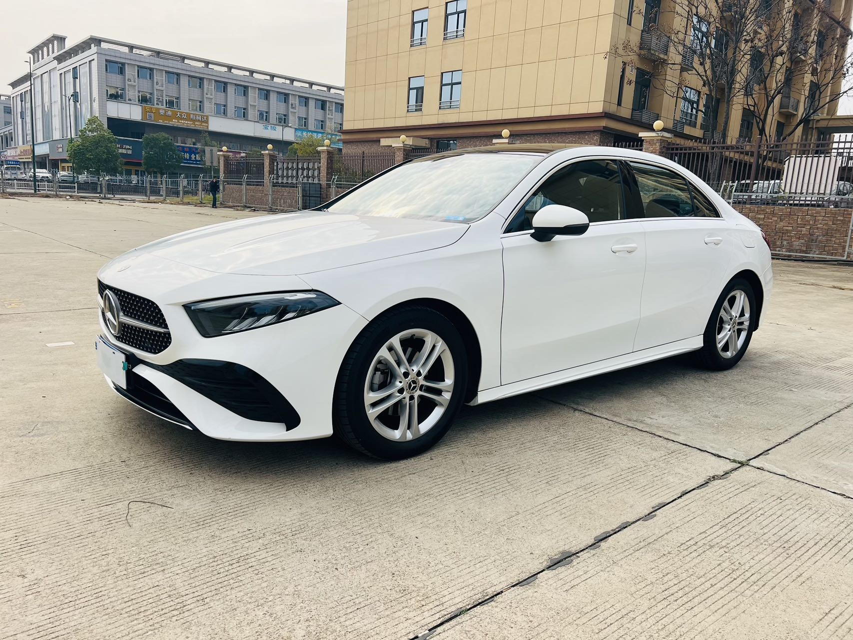 Mercedes-Benz A180L