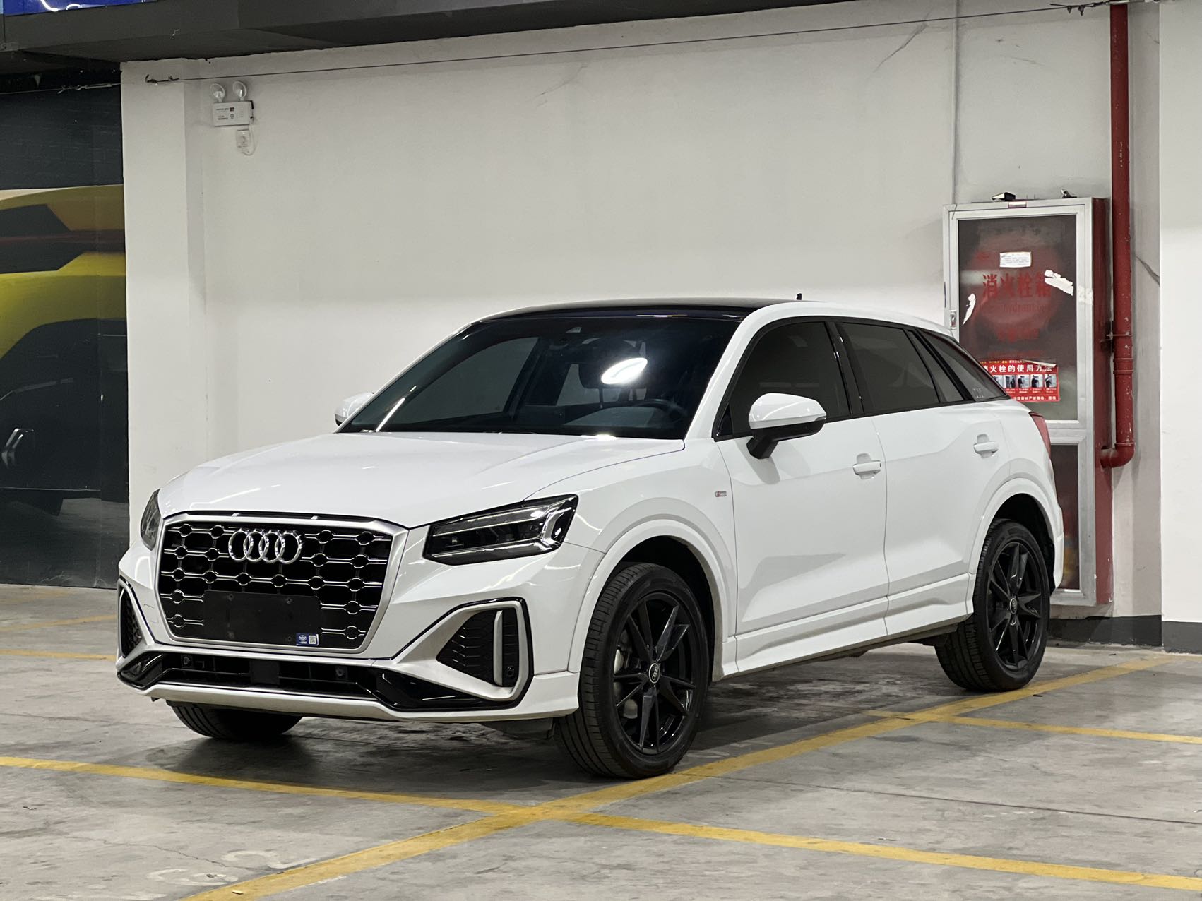 Audi Q2L 2022 модель 35TFSl Комплектация Dynamic