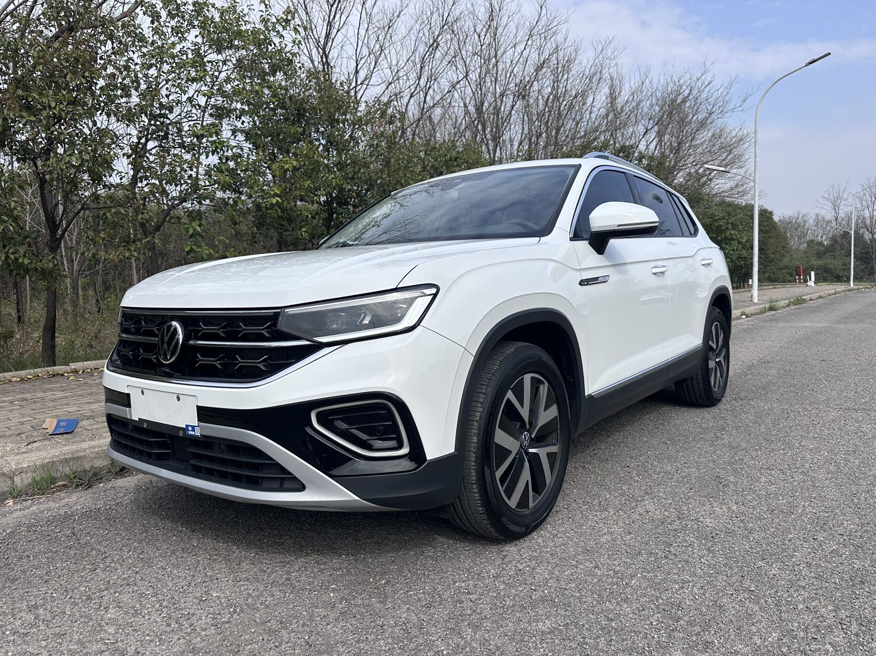 Volkswagen Tayron 280TSI 2023 года, двухколесный привод, версия Luxury Plus Advanced