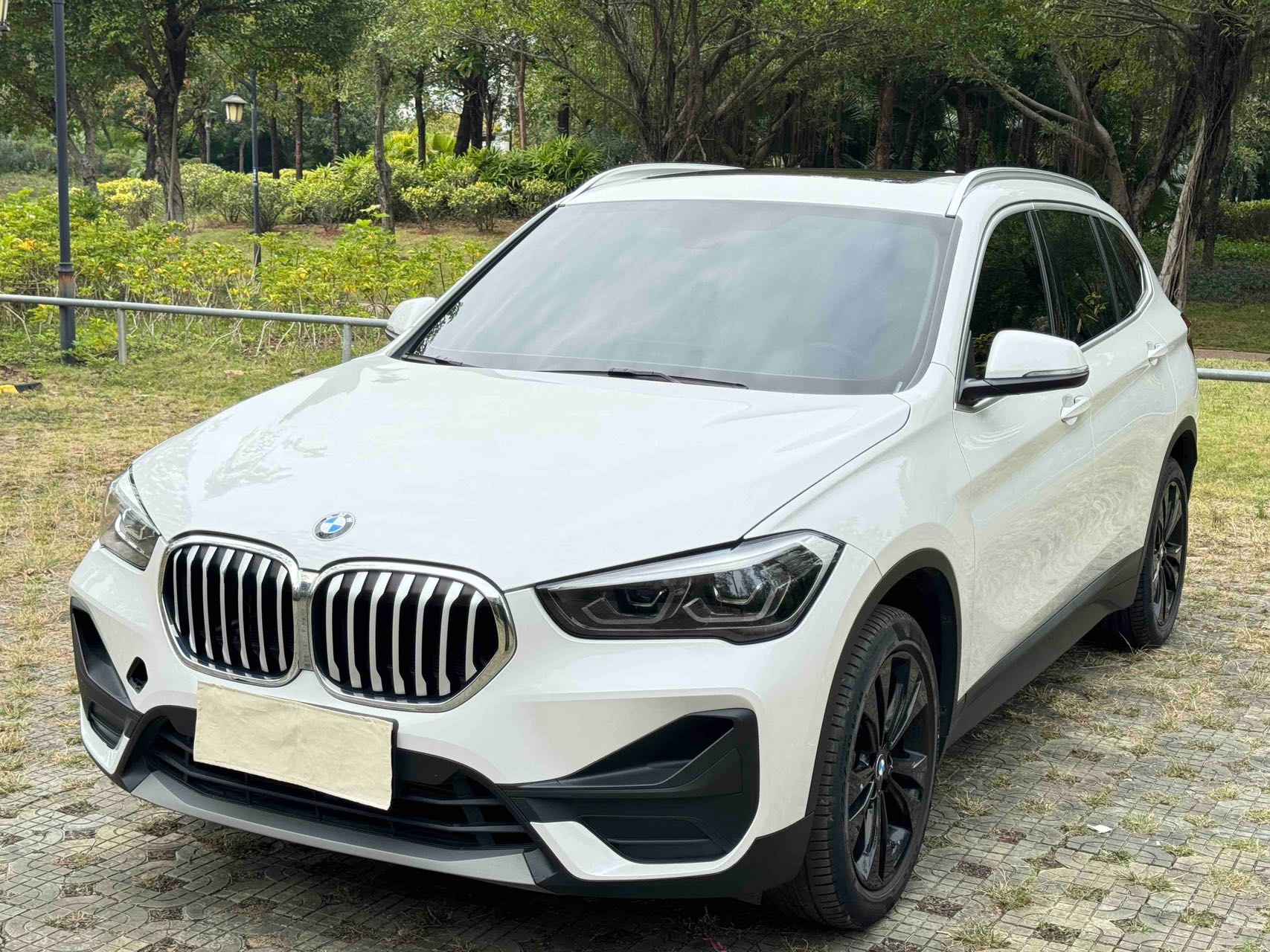 BMW X1 2021 модель sDrive20Li стильная версия, стандарт Евро VI