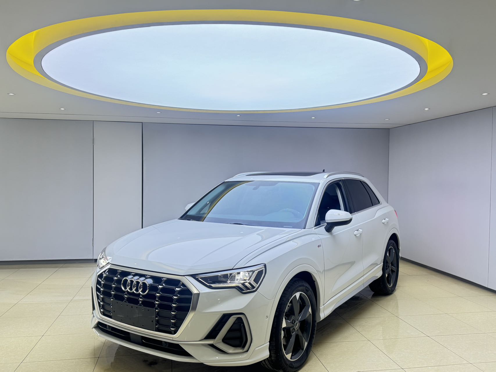 Ауди Q3 2022, 35 TFSI, передний привод, Спортивный Динамичный Комплект