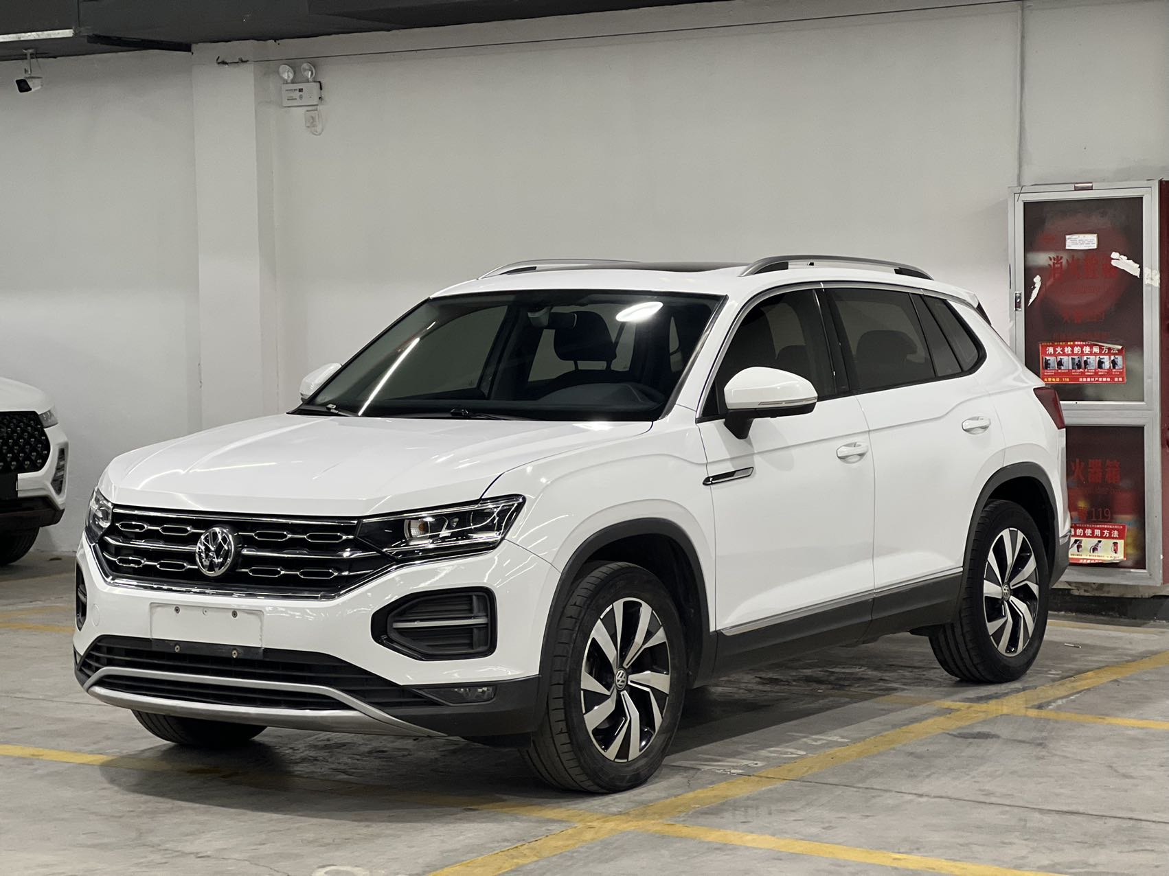 Volkswagen Tayron 2022 г. 280TSI, передний привод, люксовая версия с интеллектуальной системой подключения