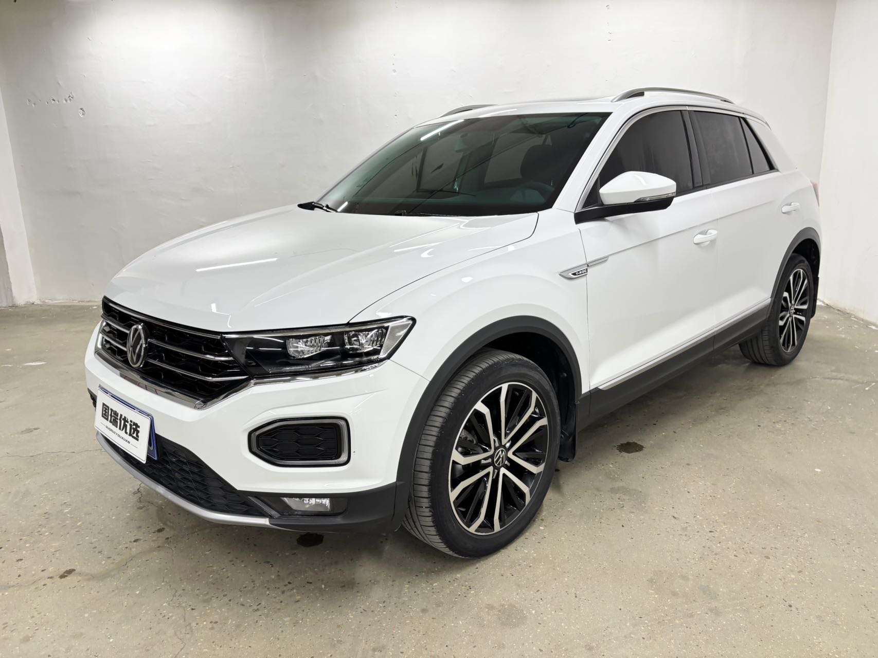 Volkswagen T-ROC 2021 модельный год 280TSI DSG, передний привод, роскошная версия с интеллектуальной связью (улучшенная роскошная версия с комфортной интеллектуальной связью)