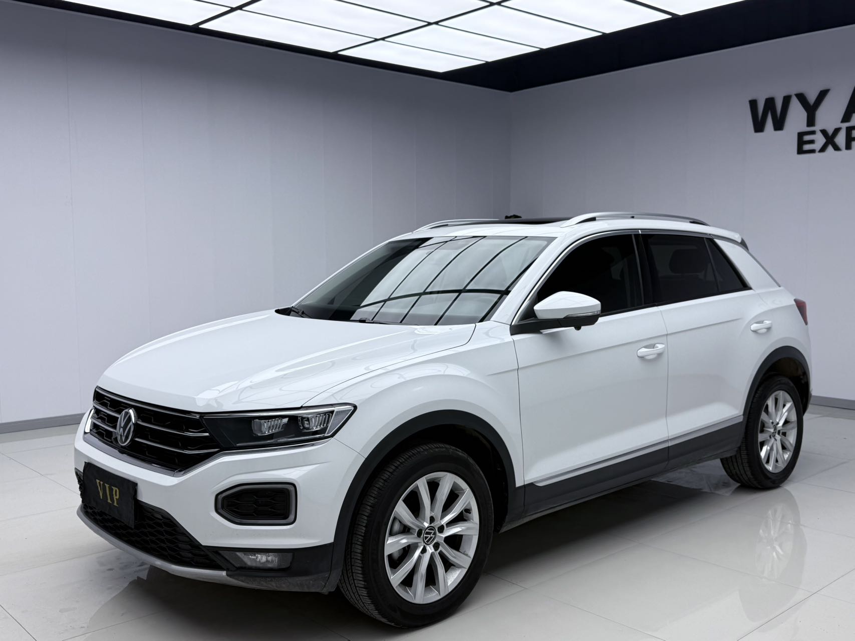 2022 модель Volkswagen T-Roc 280TSI DSG, передний привод, Elite PLUS
