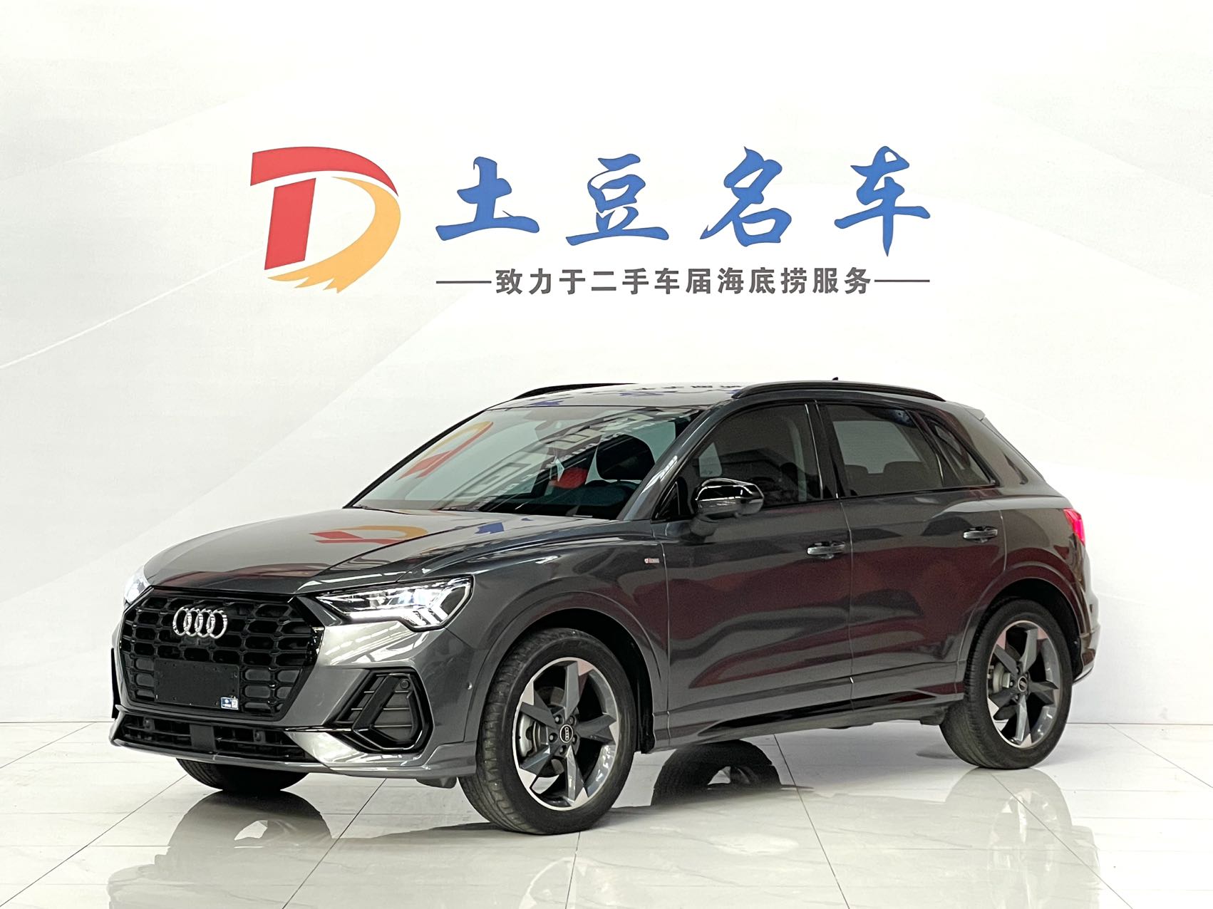 Audi Q3 2021 года, версия 35 TFSI, стильная и динамичная комплектация