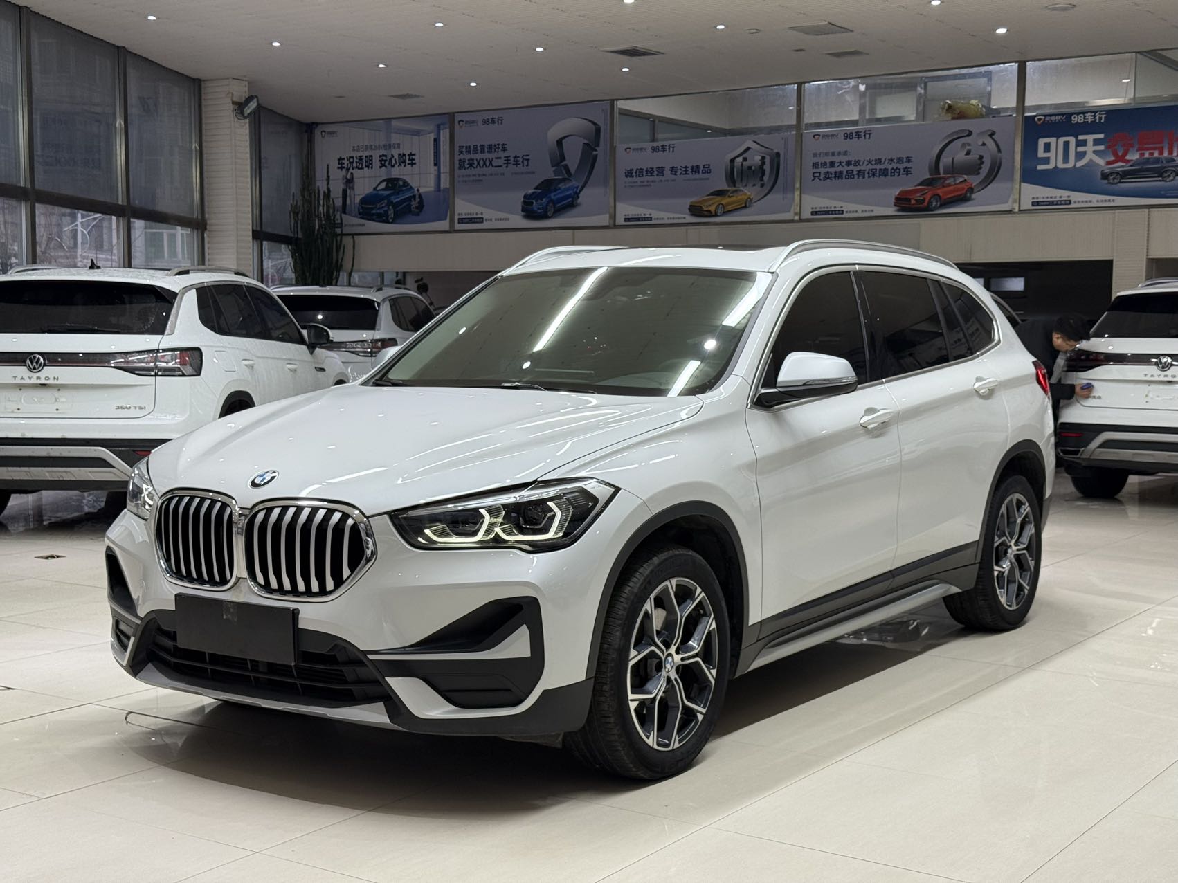 BMW X1 2022 sDrive20Li Стильная версия