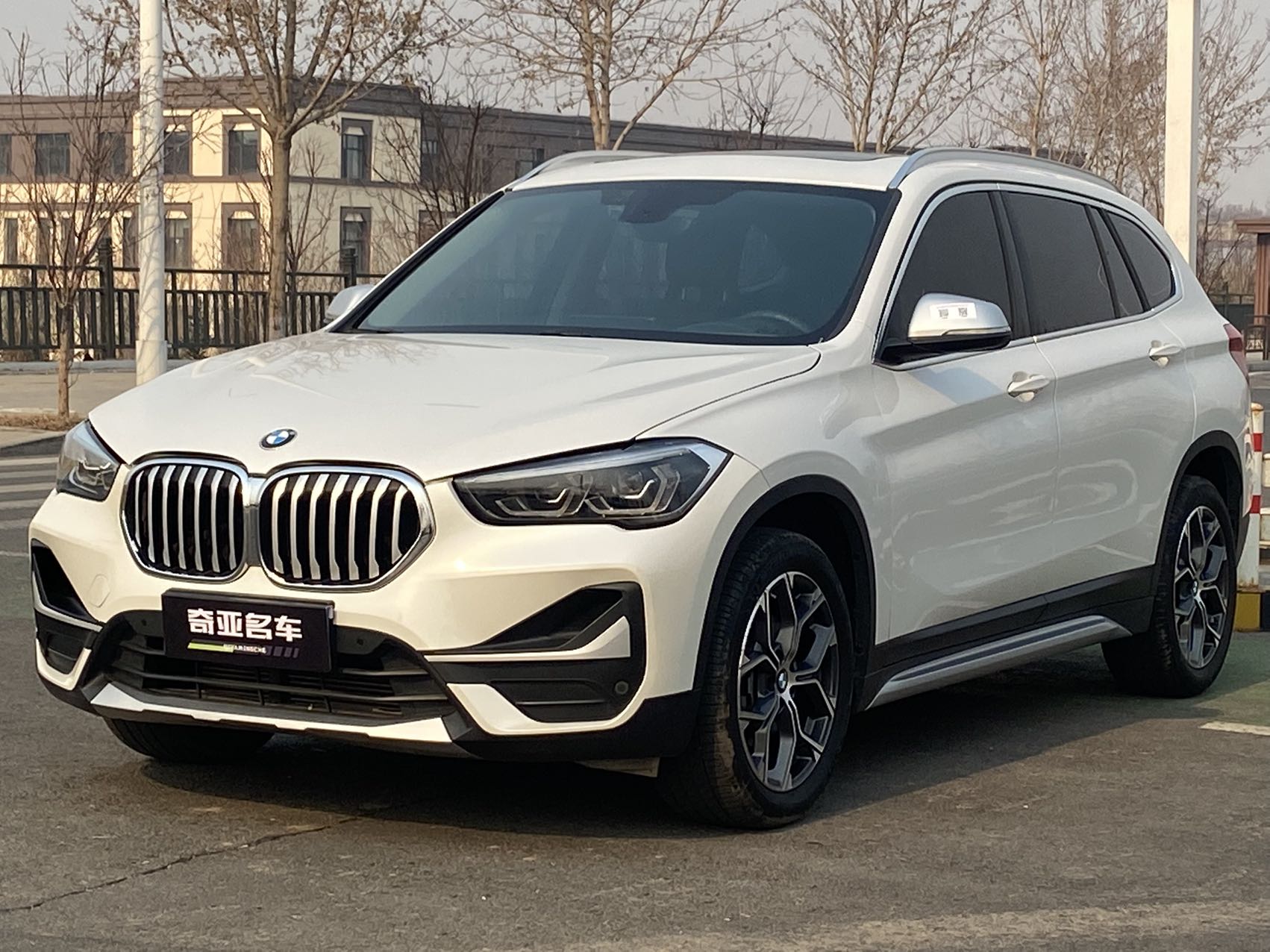BMW X1 2022 года, стильная модель