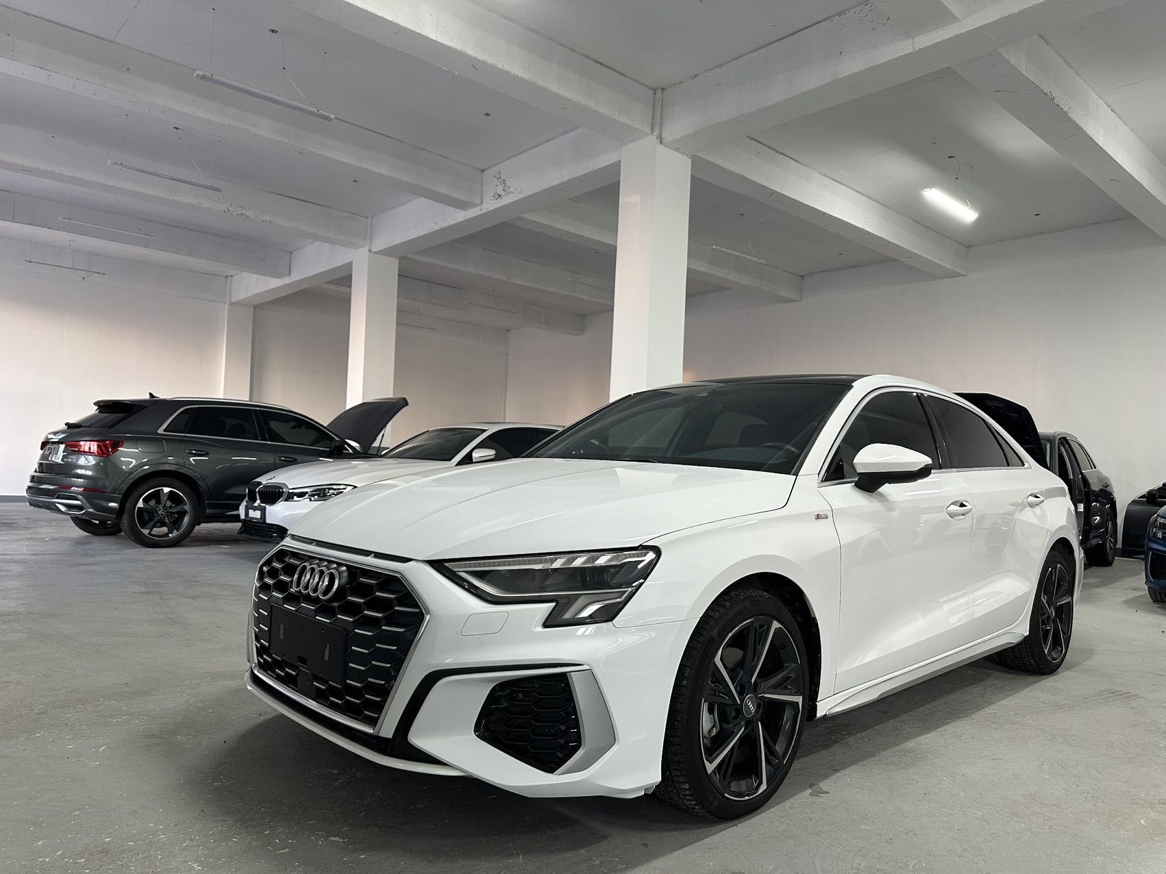 Audi A3L Limousine 35 TFSI стильный спортивный, модель 2022 года