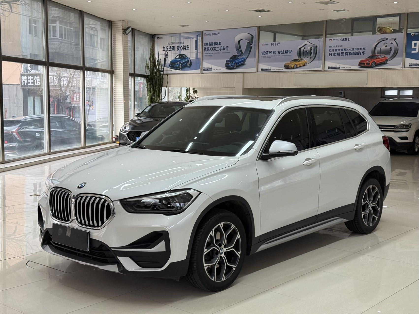BMW X1 2022 sDrive20i Модный вариант