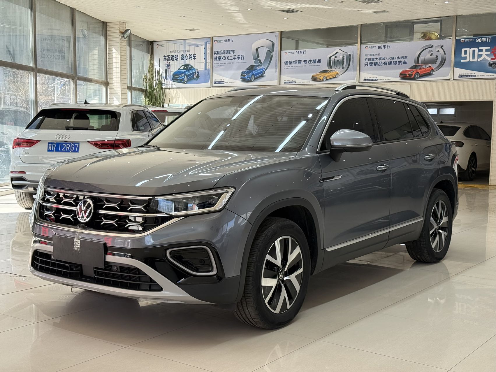 Volkswagen Tayron 2023 280TSI передний привод, версия Luxury Plus Advanced
