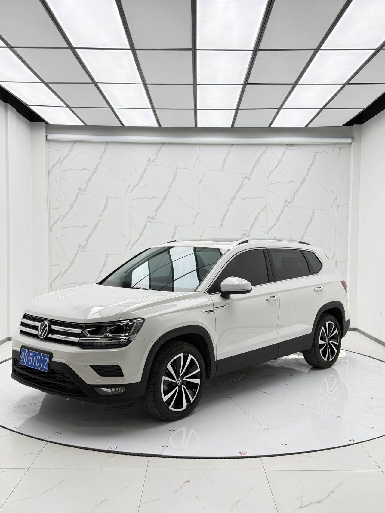 Volkswagen Tayron 22 модель 280TSI, передний привод, роскошная версия
