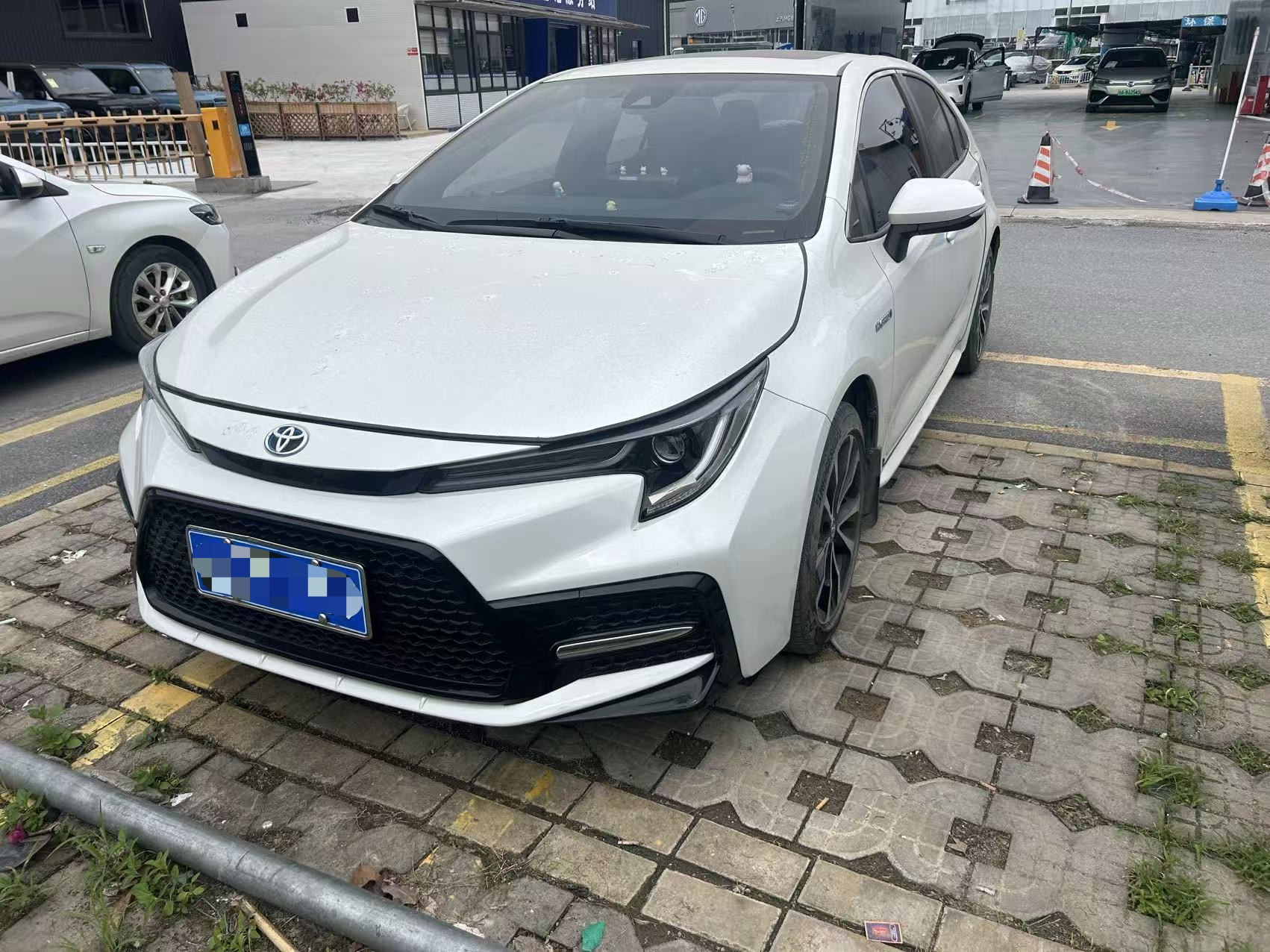 Модель 2021 года Dual Engine 1.8 HE-CVT спортивная версия