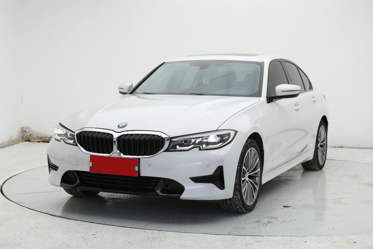 BMW 3 серии 320i спортивный пакет