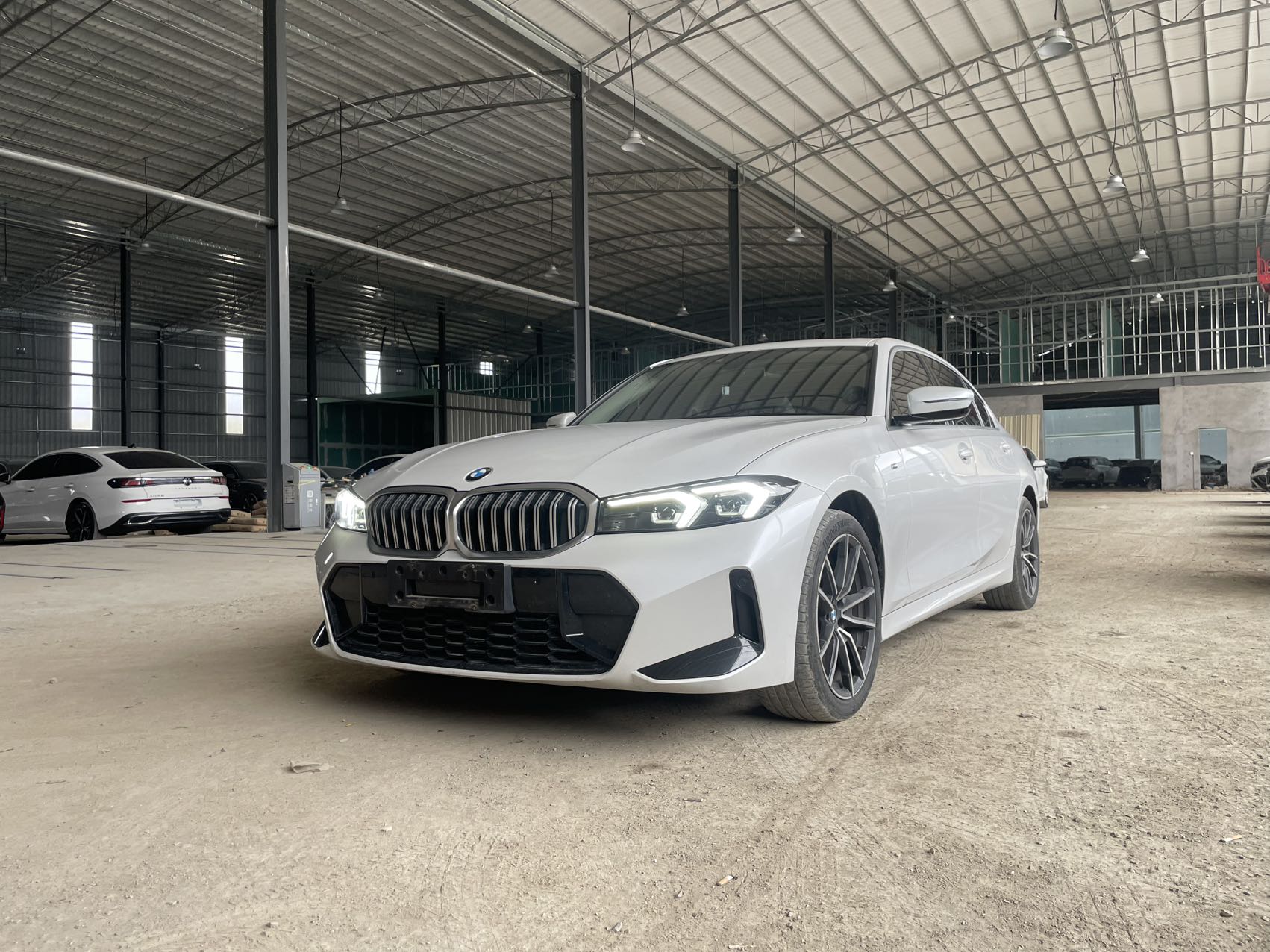 BMW 3 серии 2023 года 320Li M Спортивный пакет