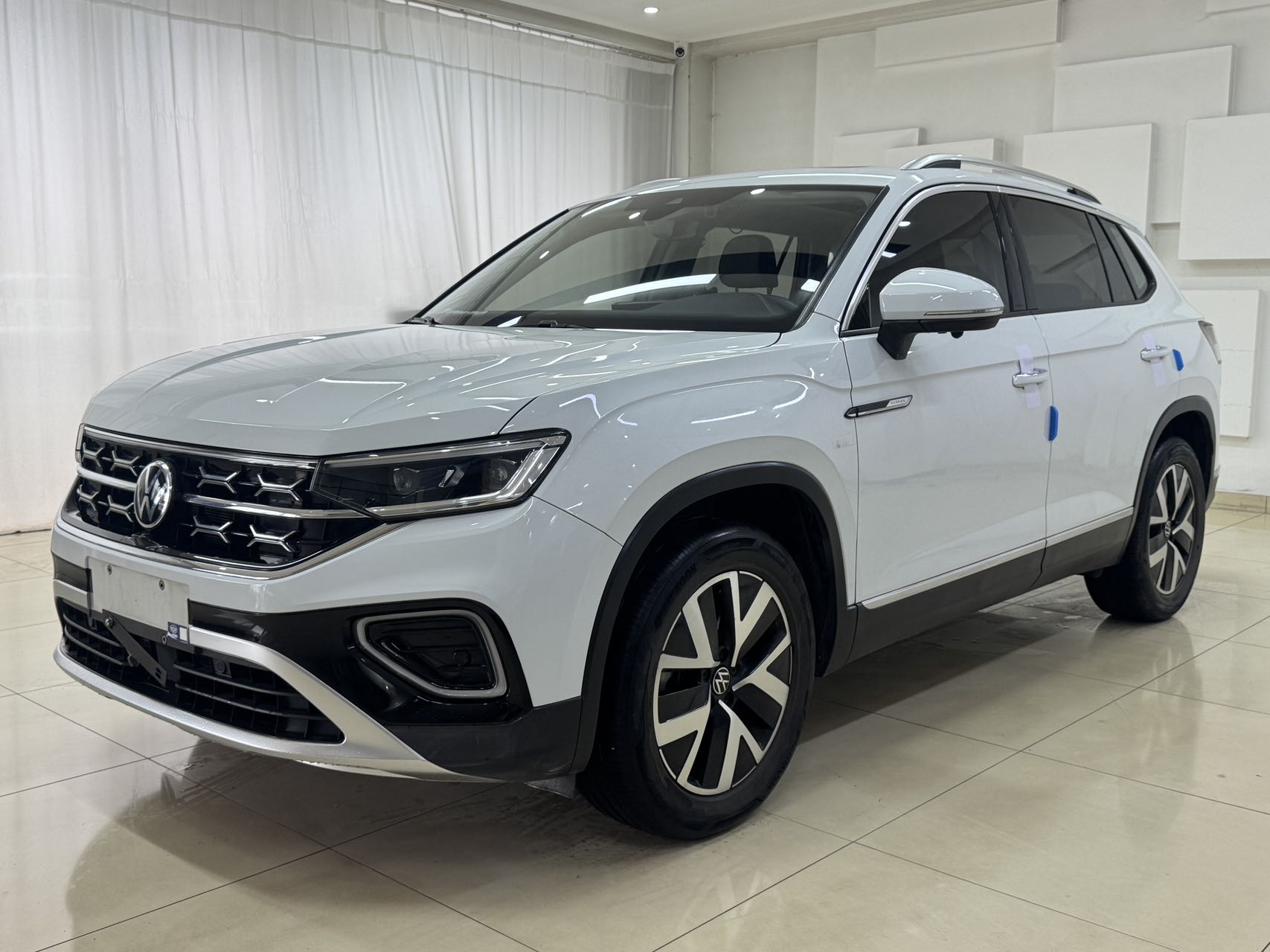 Volkswagen Tayron 2023 года, 280TSI, передний привод, версия Luxury Plus Advanced