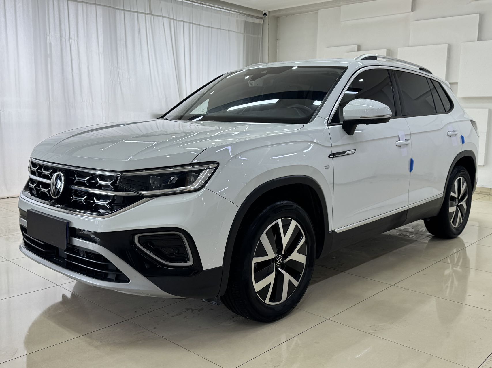 Volkswagen Tayron 2023 года, 280TSI, передний привод, версия Luxury Plus Advanced