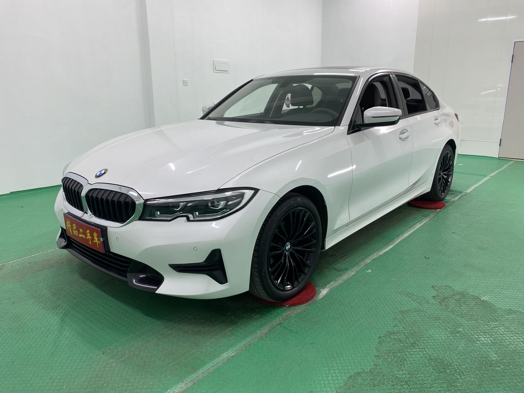 BMW 320i 2022 спортивный пакет
