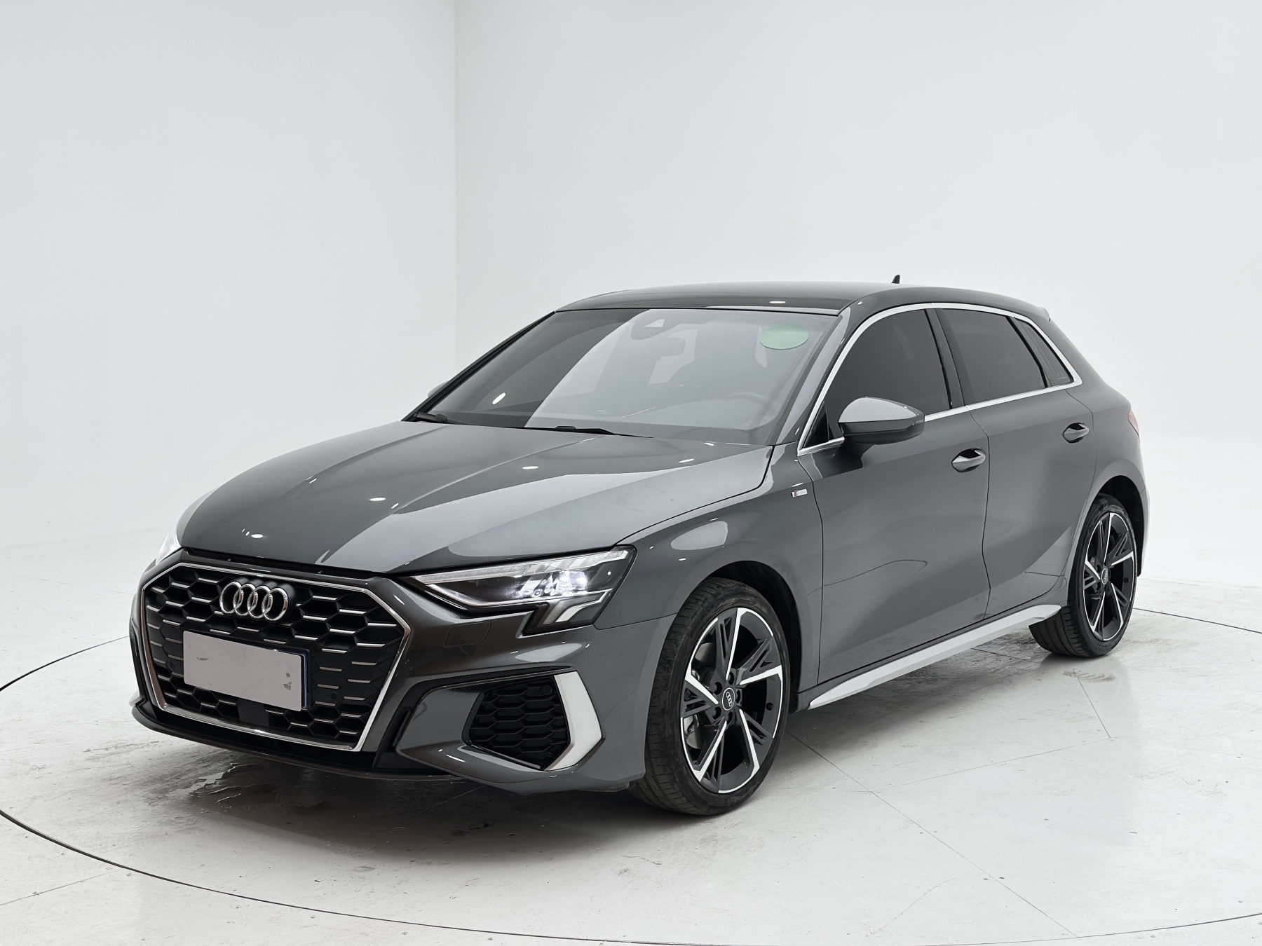 Audi A3 2024 Sportback 35 TFSI Модный спортивный