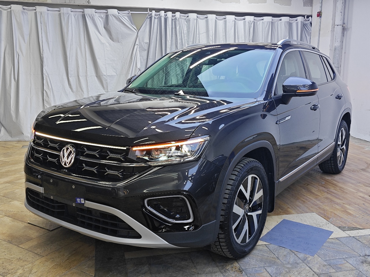 Volkswagen Tayron 2023 модель 280TSI переднеприводная версия Luxury PLUS Advanced