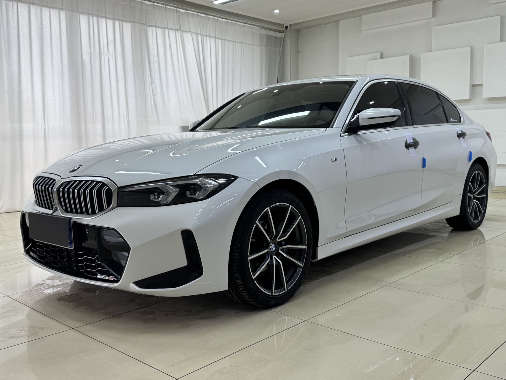 BMW 3 серии 2023 года 320Li M Sport пакет