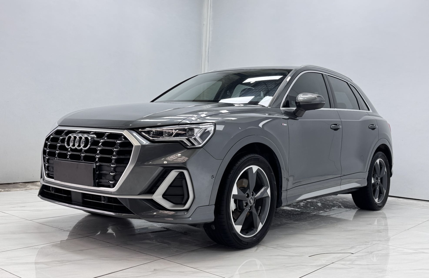 Audi Q3 2022 модель 35 TFSI стильная динамичная версия, стандарт страны VI