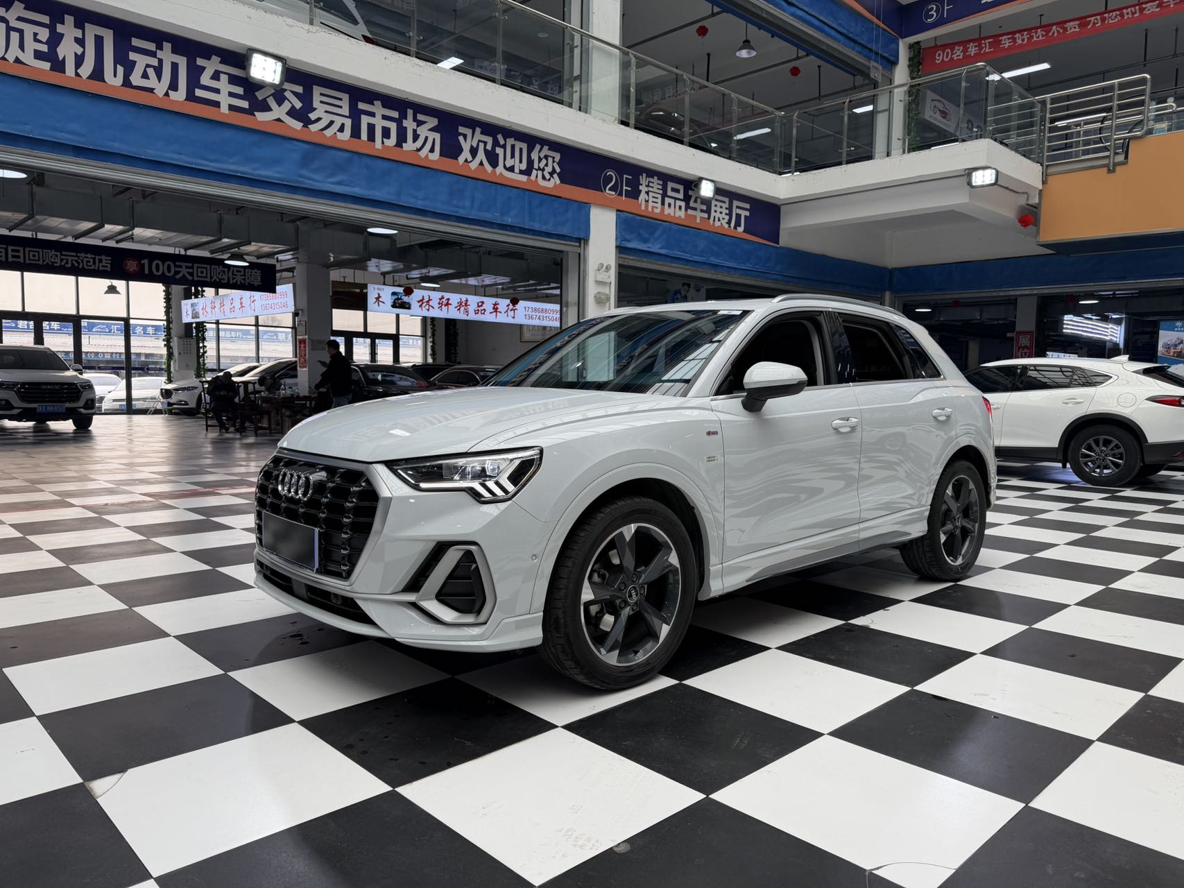 Audi Q3, модель 2022 года, стильный и динамичный