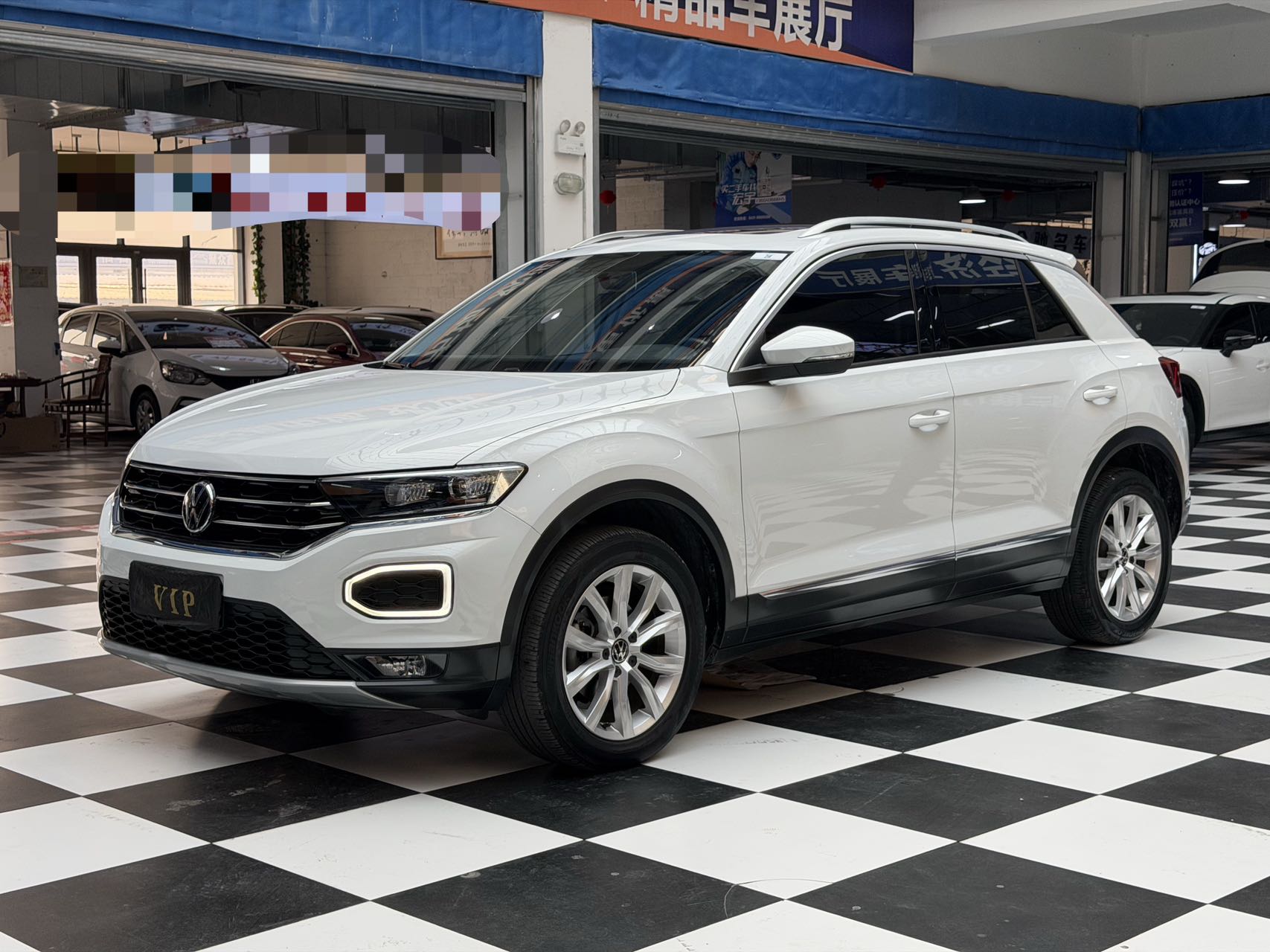 Volkswagen T-ROC 2022 модельного года 280TSI DSG передний привод, комплектация Elite PULS