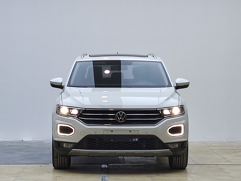 Volkswagen T-ROC 2022 года, 280TSI DSG, передний привод, Comfort PLUS
