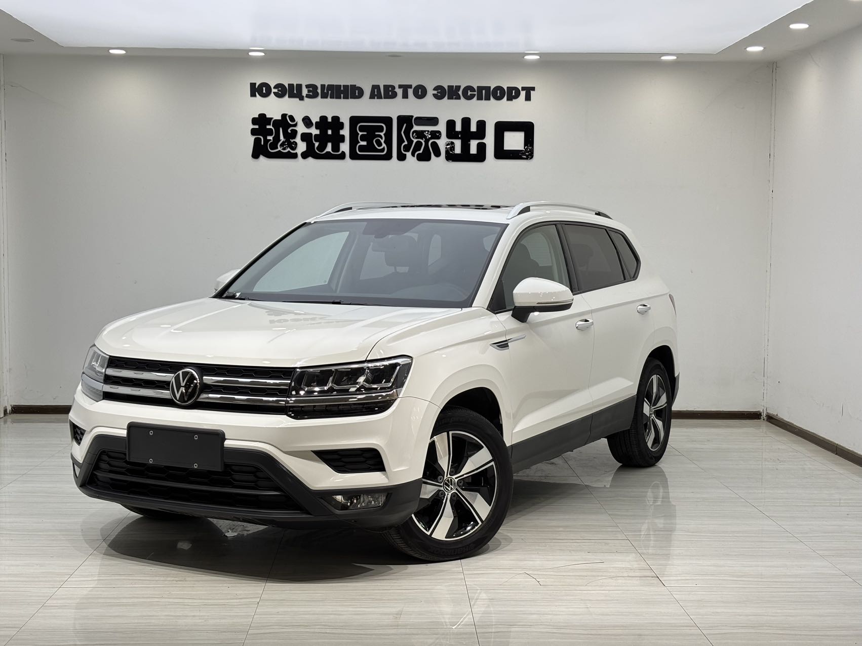 Модель 2022 Touareg 280 Двухколёсный привод, люксовая комплектация