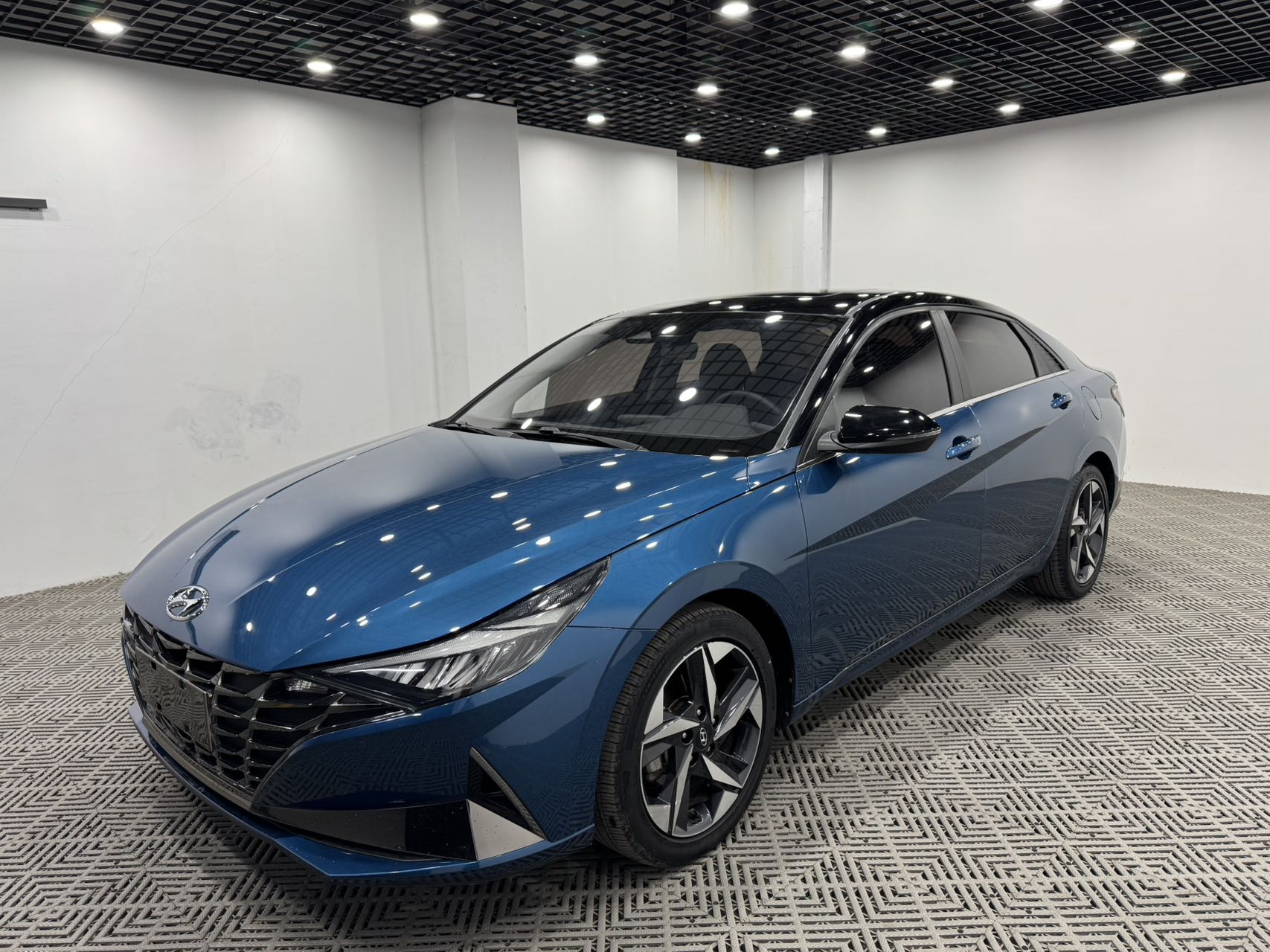 Hyundai Elantra 2022 1.5L CVT LUX Премиум версия