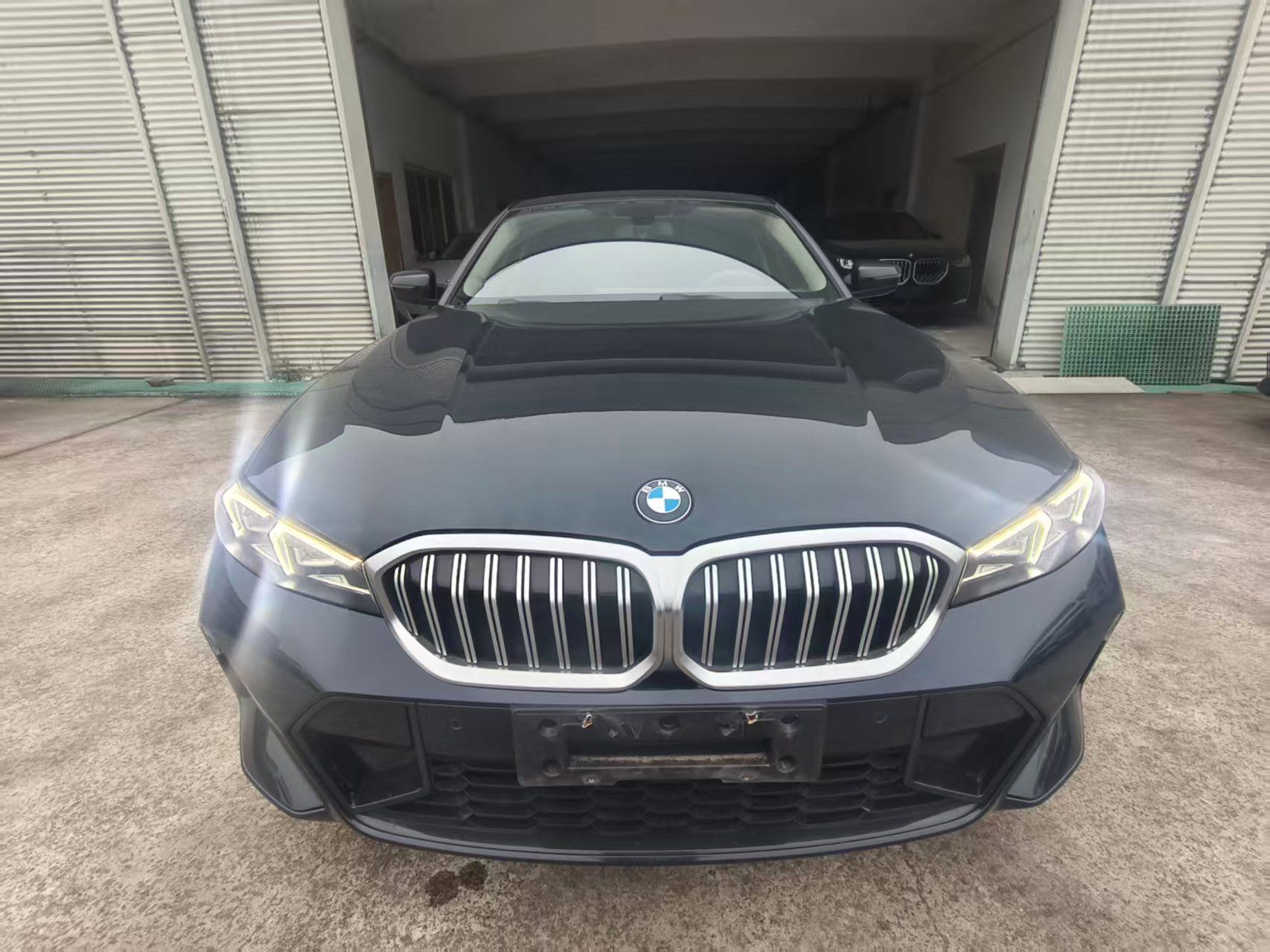 2023 BMW 320LiM Спортивный костюм
