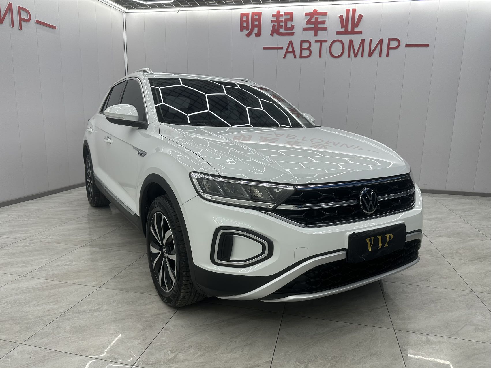 Volkswagen T-ROC Tange 2023 модель 280TSI DSG передний привод Временная версия