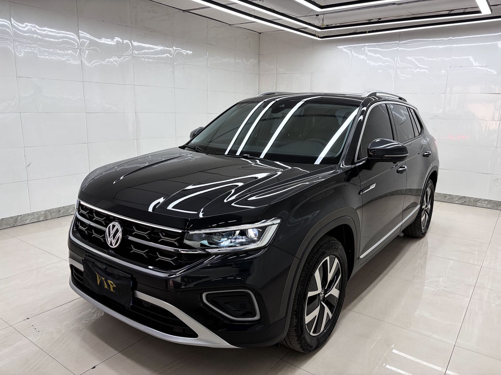 Volkswagen Tayron 2023 280TSI передний привод, версия Luxury Plus Advanced