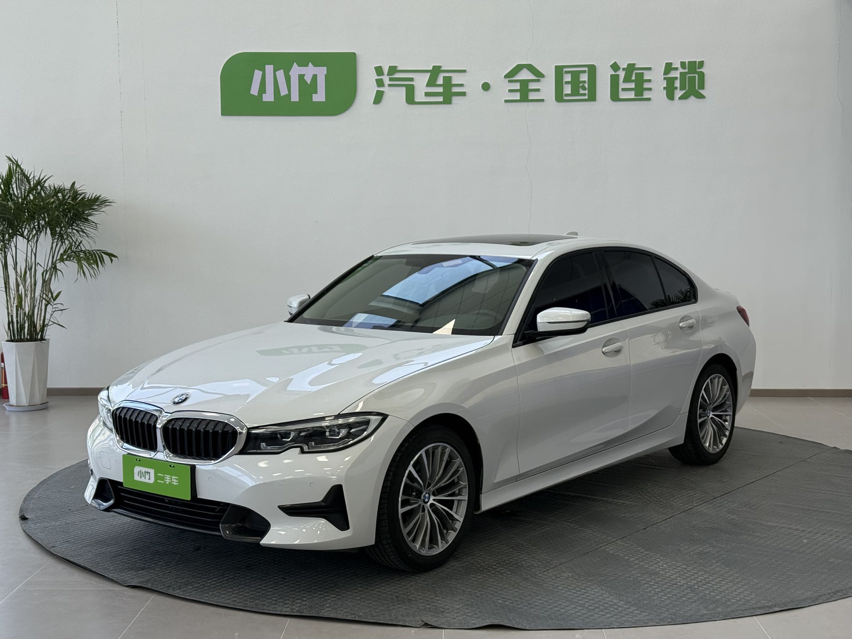 BMW 320i 2.0T спортивный пакет 2021 года