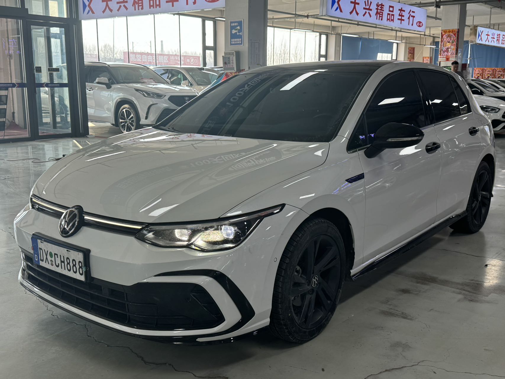 Модель Golf R-line 2021 года