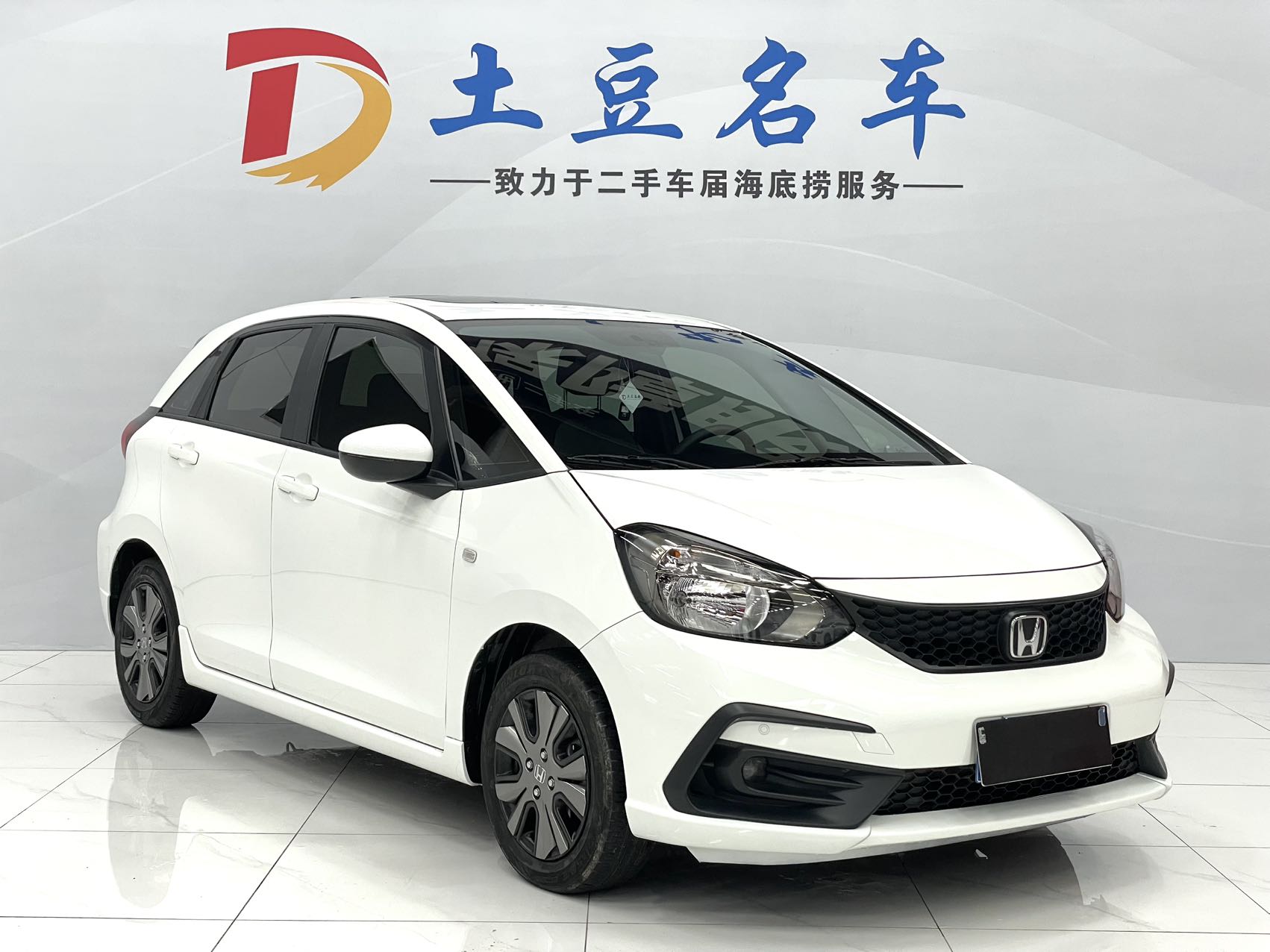Honda Fit 2022 модель 1.5L CVT версия с люком и модными опциями