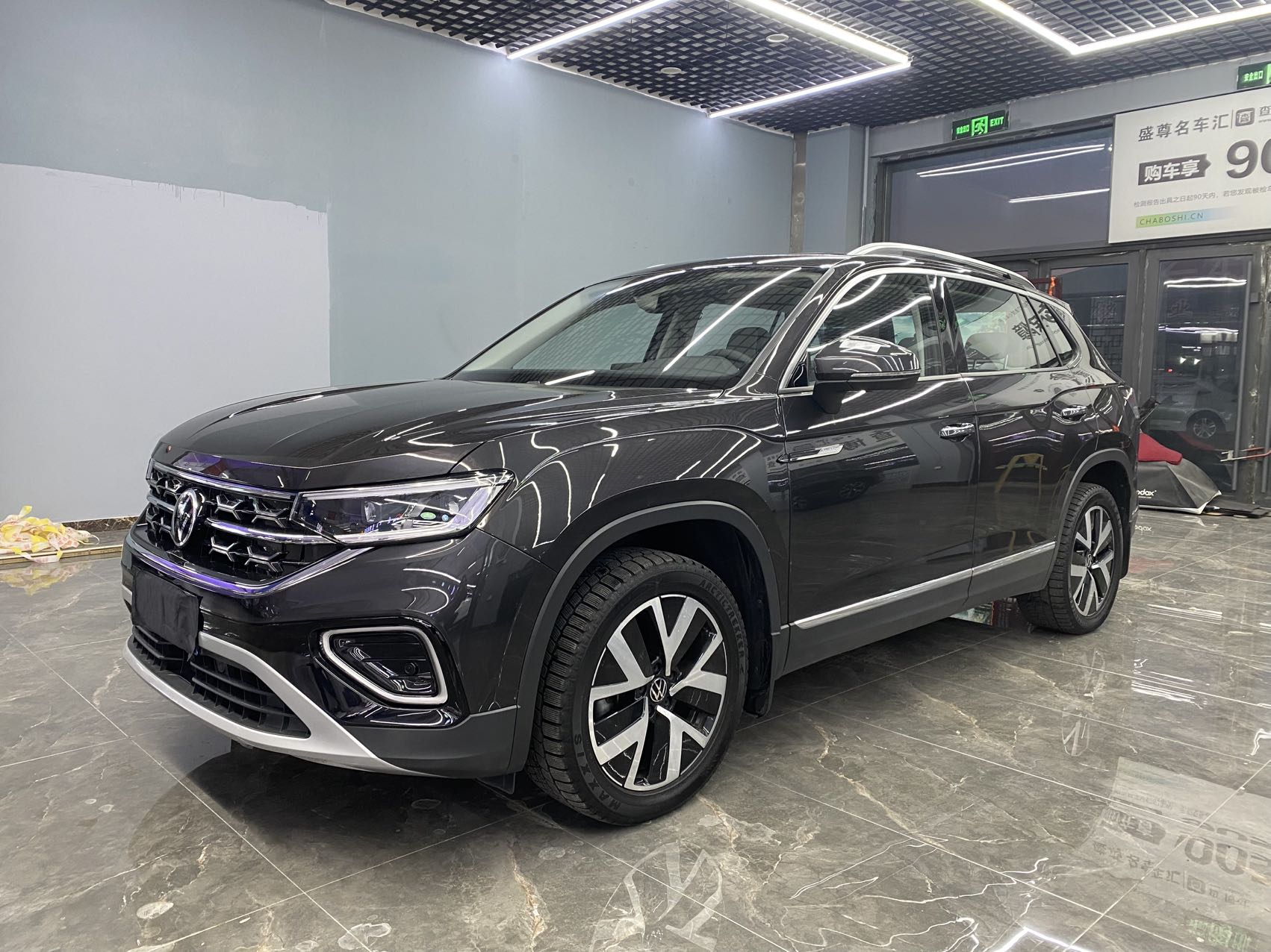 Volkswagen Tayron 2023 модель 280TSI  двухколесный привод, версия Luxury Plus Advanced