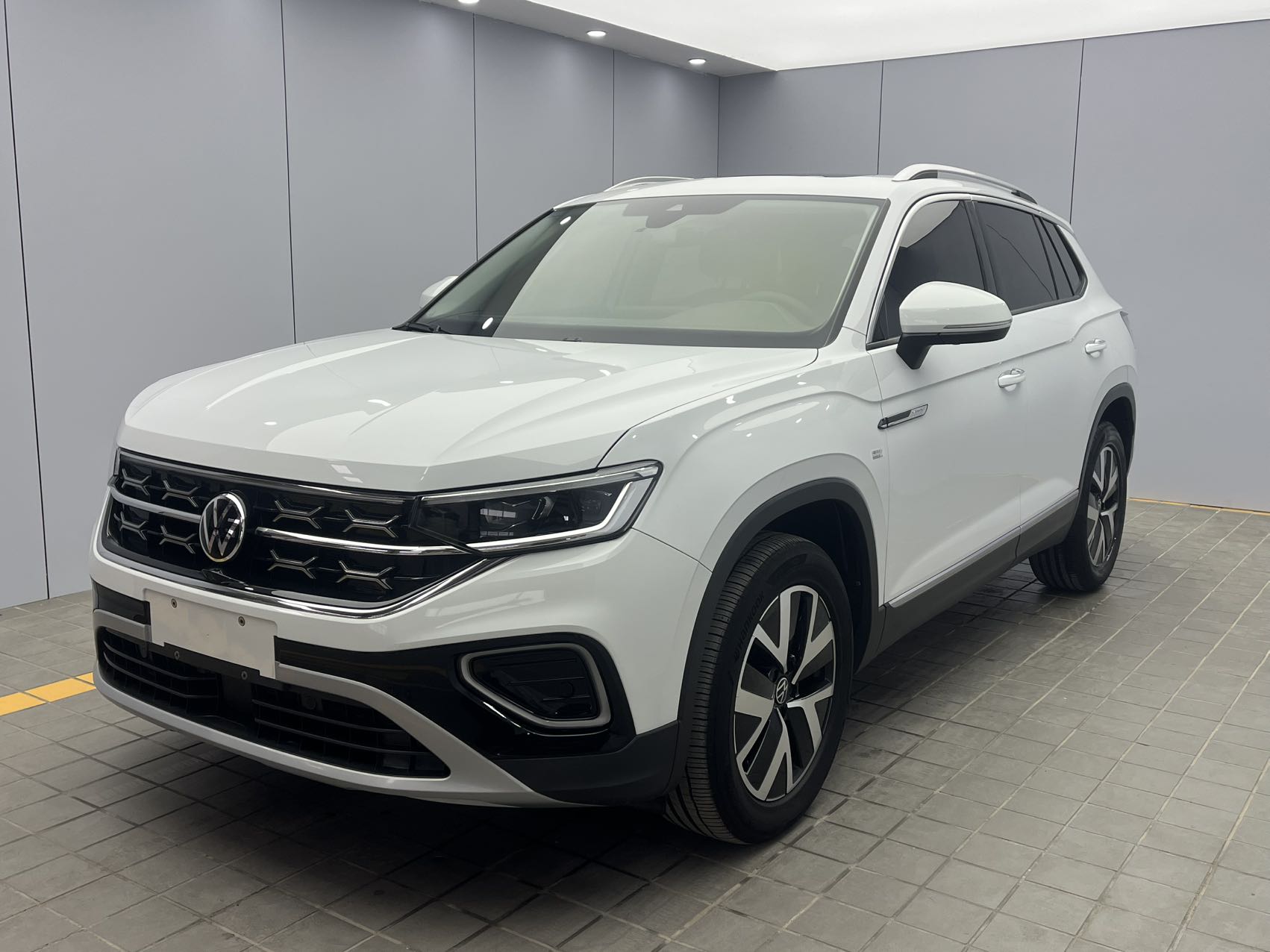 Volkswagen Tayron 2023 года, 280TSI, передний привод, версия Luxury Plus Advanced