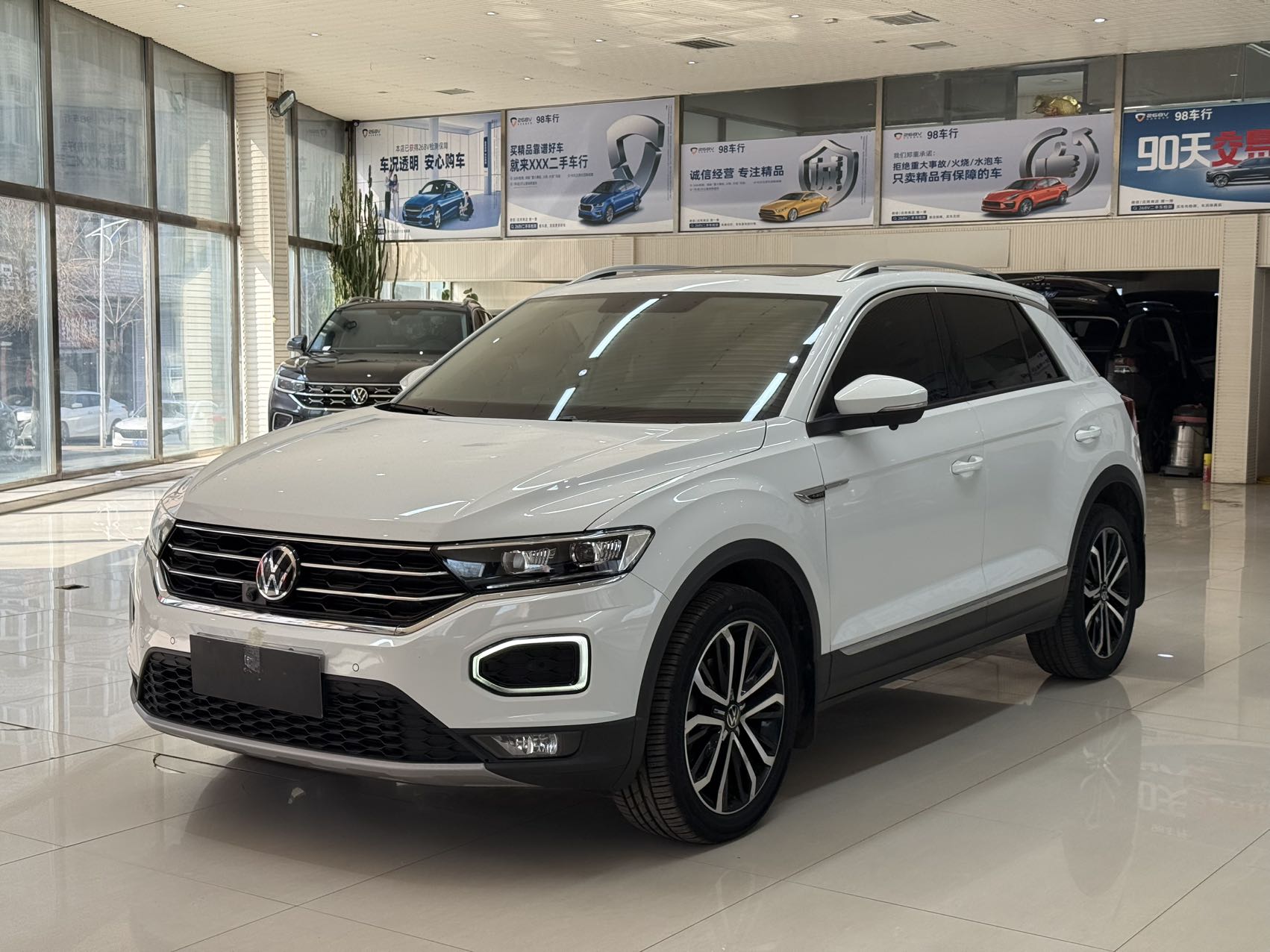 Volkswagen T-ROC Tange 2022 280TSI DSG передний привод Comfort PLUS
