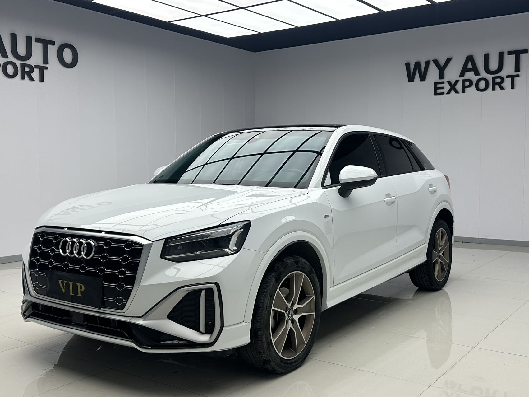 Audi Q2L (491235) 2022 35TFSI модная динамическая модель