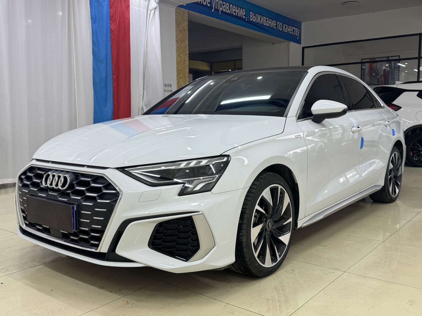Audi A3 2023 модель A3L Limousine 35 TFSI Стильная спортивная версия