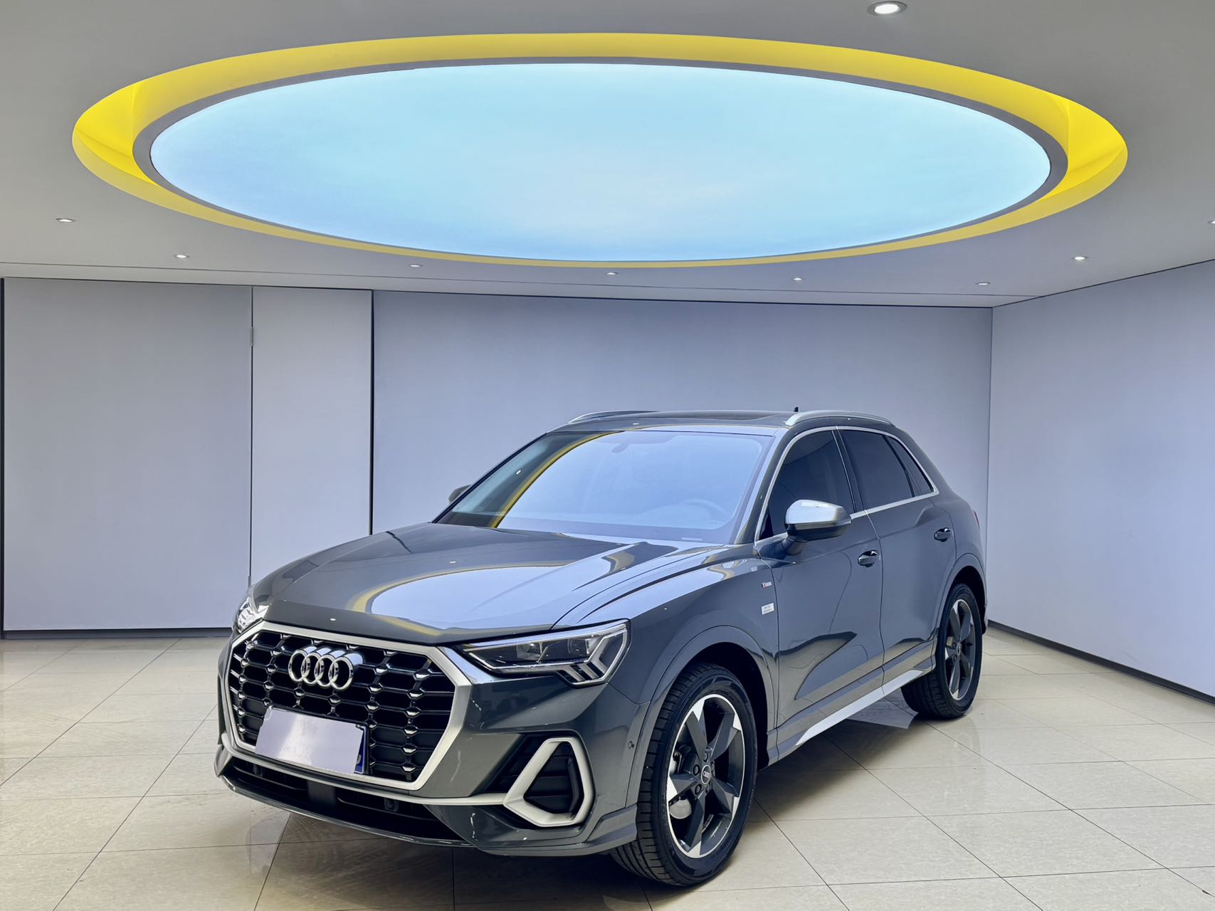 Audi Q3 2023 года 35 TFSI модификация Stylish Sport