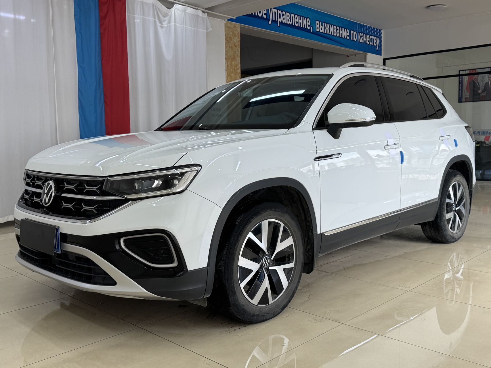 Volkswagen Tayron 2023 года, версия 280TSI, передний привод, люкс Plus улучшенная версия