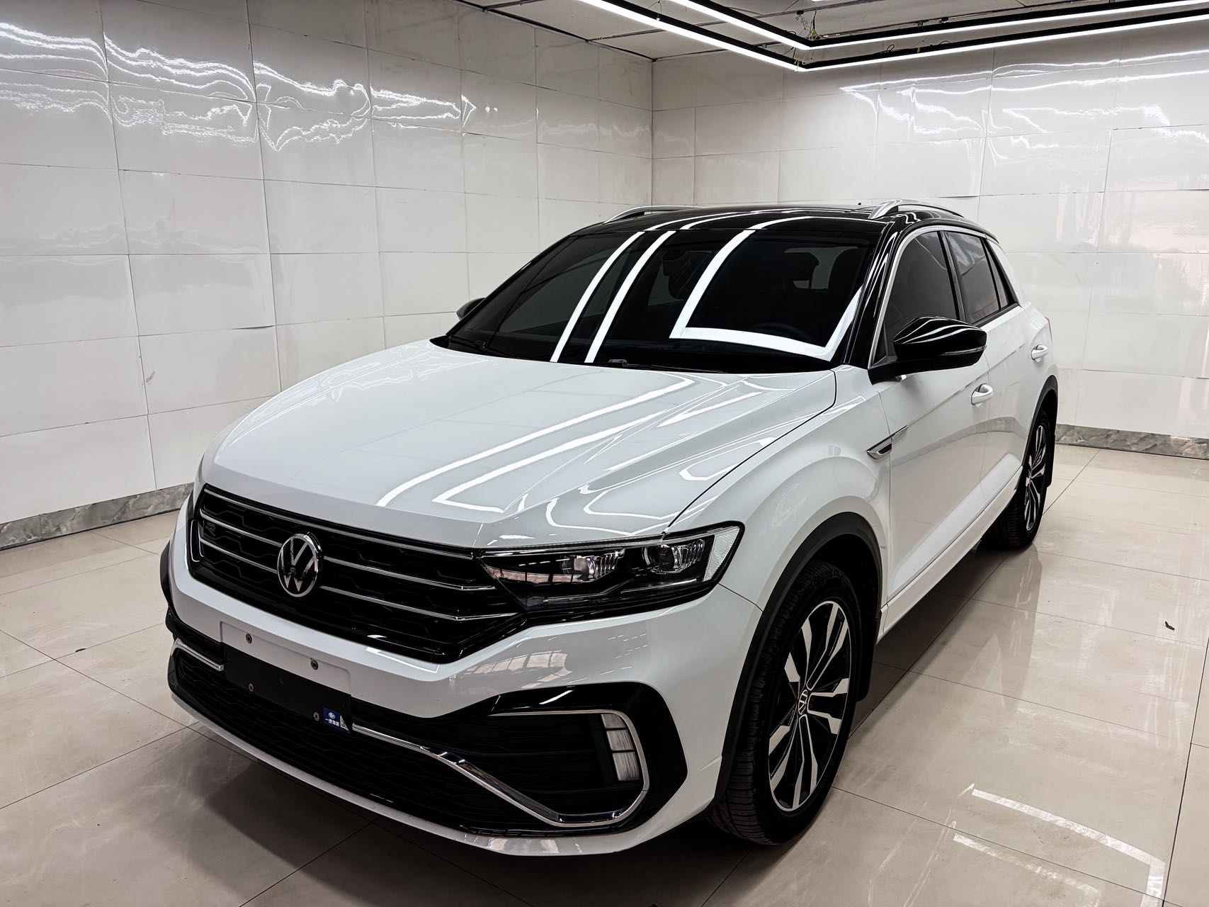 Volkswagen Tanyue 2022 модель 280TSI DSG передний привод R-Linepor PLUS