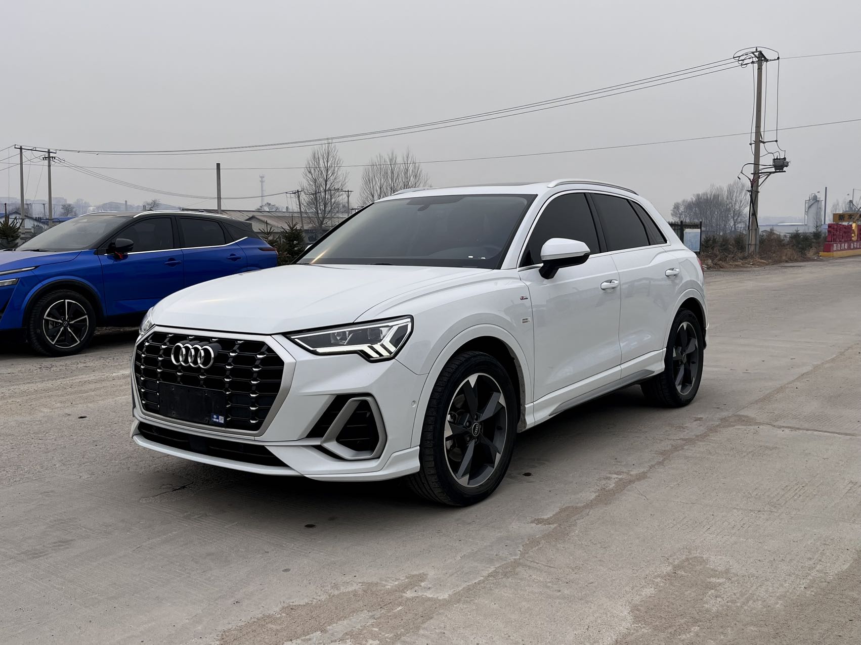 Модный и динамичный Audi Q3 2023 35