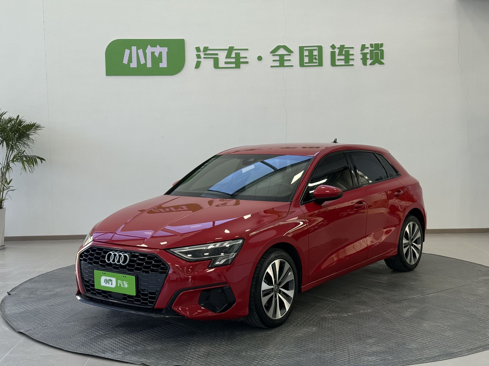 2021 год, Audi A3 Sportback 35 TFSI, продвинутая элегантность