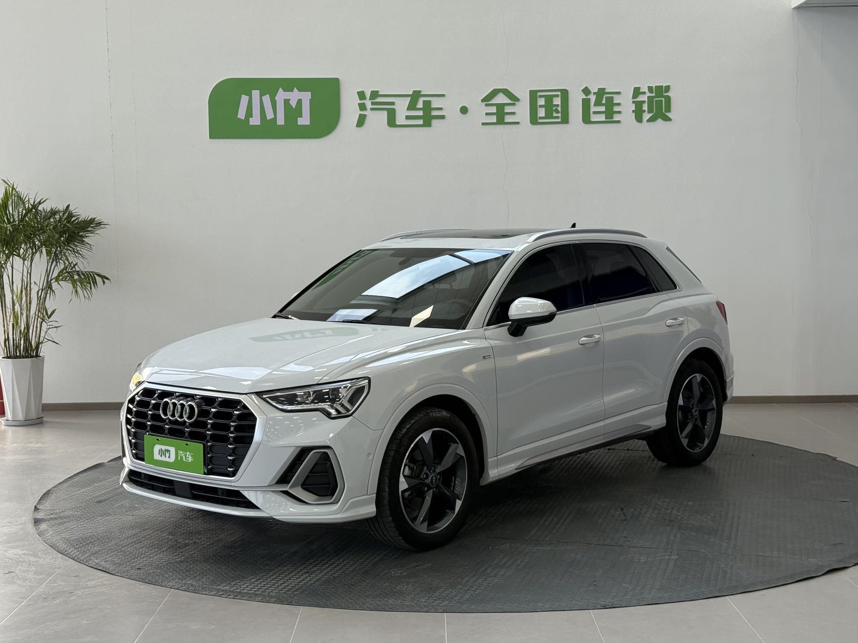 Audi Q3 2022 модель 35 TFSI стильная динамичная версия, стандарт страны VI