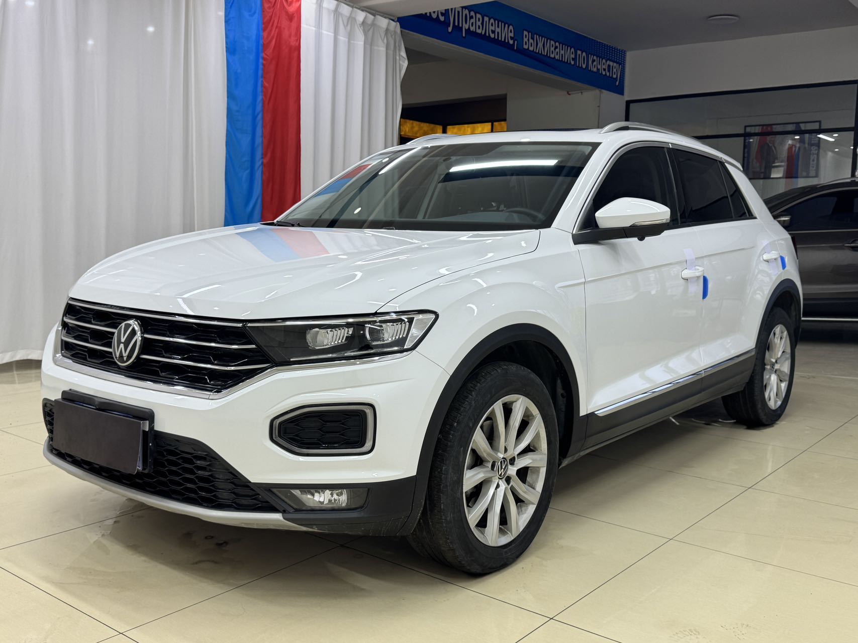 Volkswagen T-ROC 2022 модельный год 280TSI DSG передний привод Элитный PLUS